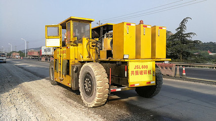 廣州破碎機_多錘頭破碎機_出租破碎機_租賃路面破碎機_瀝青路面熱再生_就地熱再生_瀝青路面就地熱再生_水泥路面破碎機_砼路面破碎機_砼路面碎石化_路面碎石化